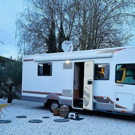 Terrain De Loisirs En Plein Centre De Lievin Camping Car Exterior photo