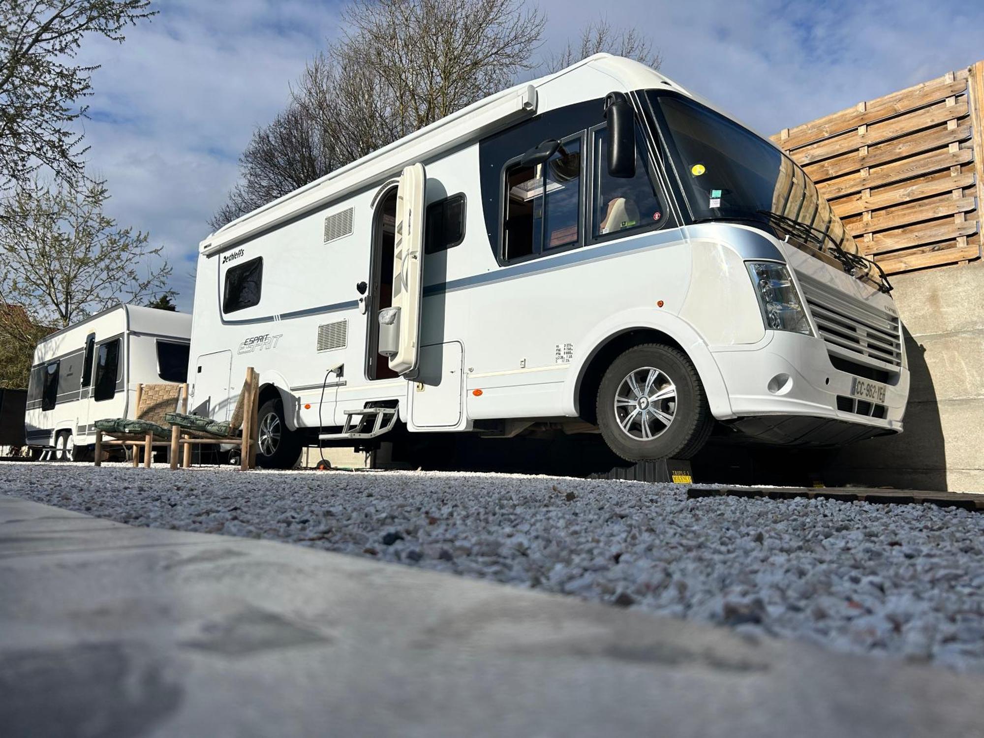 Terrain De Loisirs En Plein Centre De Lievin Camping Car Exterior photo